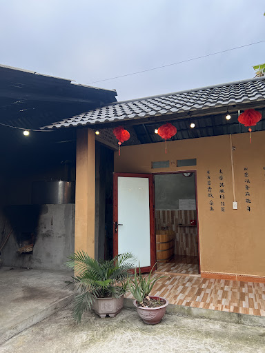 tắm lá thuốc của người dao - Spa Trị Mụn tại Quản Bạ, Hà Giang