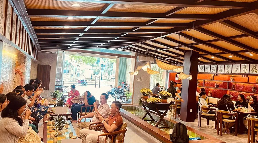 Khách hàng thư giãn tại HẠ SPA