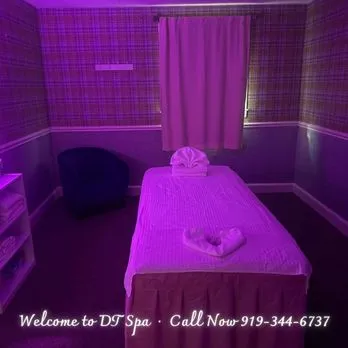 Khách hàng thư giãn tại D.T Spa