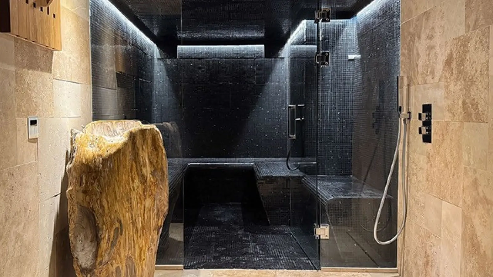 Khách hàng thư giãn tại Norra Spa