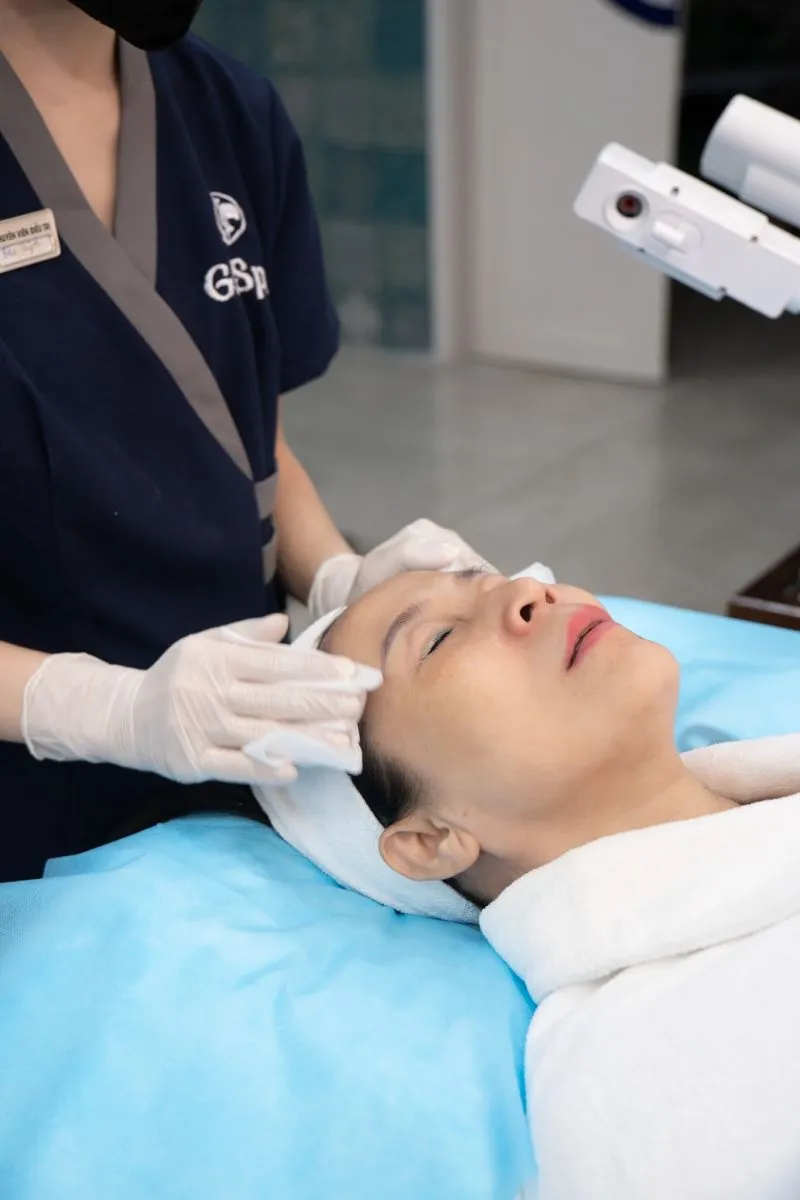 Khách hàng thư giãn tại Gà Spa Premium