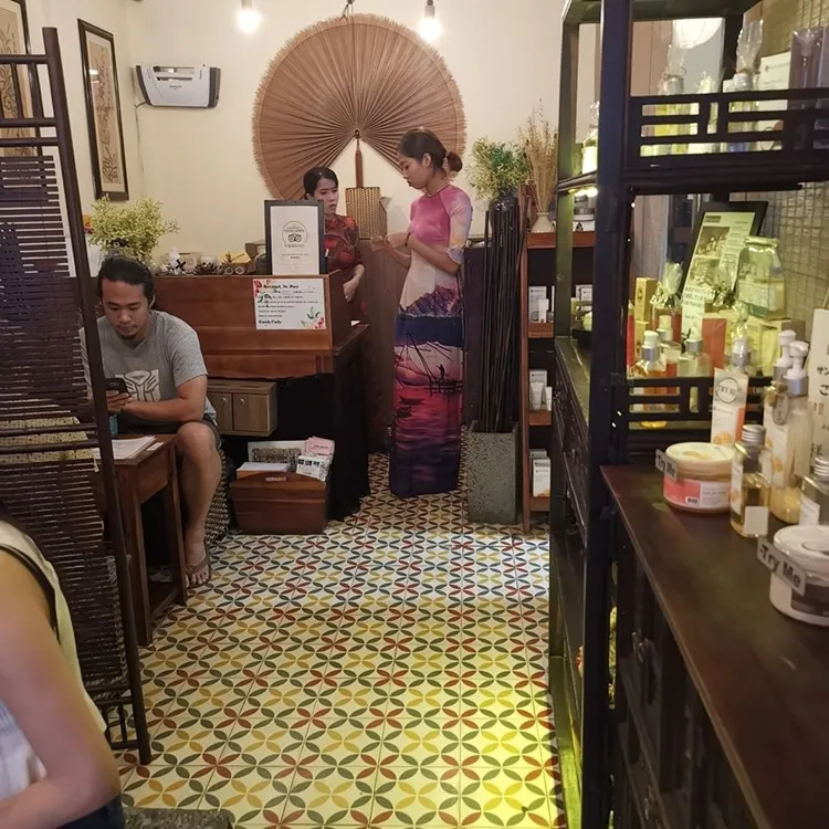 Khách hàng thư giãn tại Saigon Heritage Spa