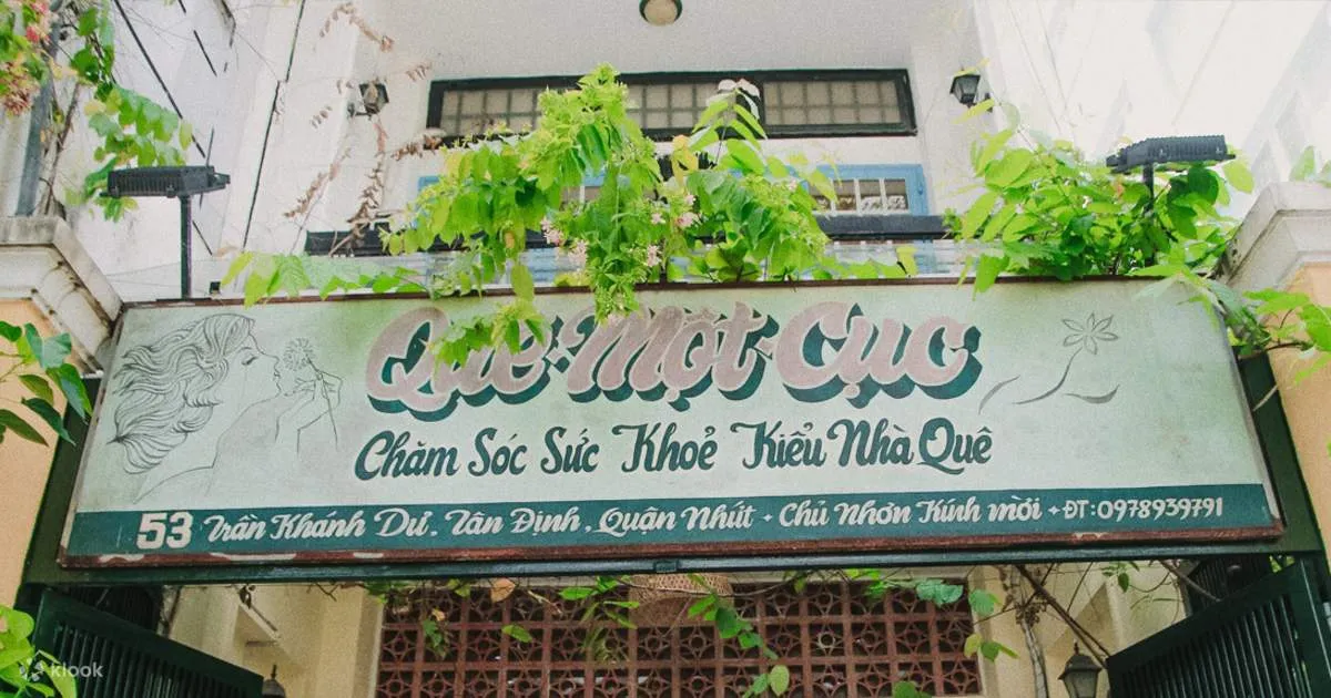 Khách hàng thư giãn tại Spa Quê Một Cục