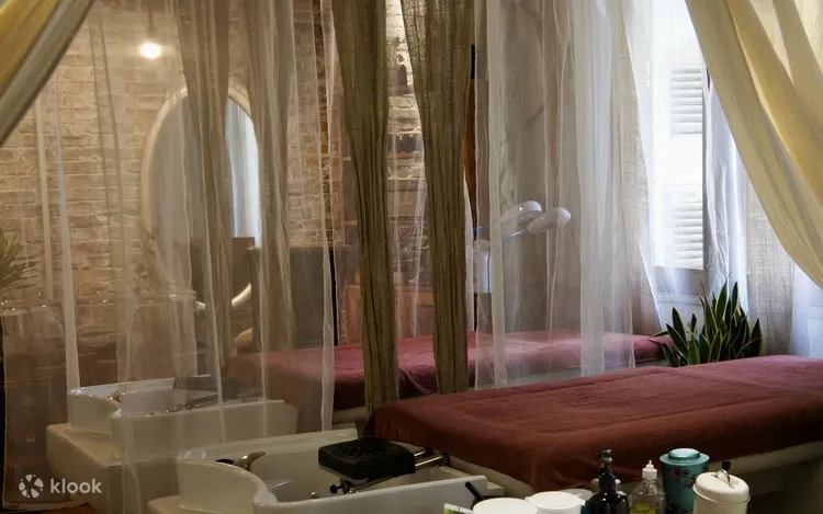 Khách hàng thư giãn tại Nàng Thơ Spa