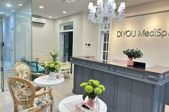 Khách hàng thư giãn tại DIYOU Medi Spa