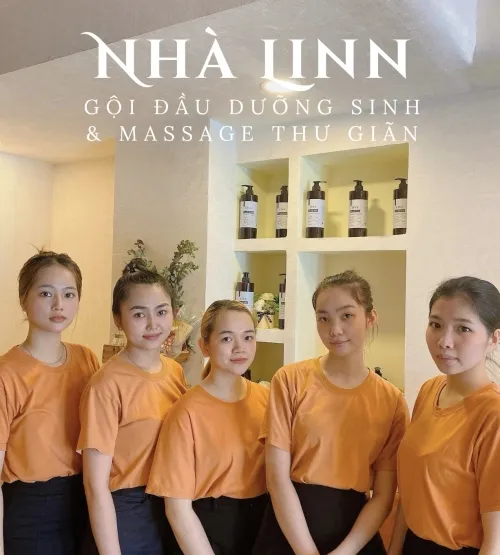 Khách hàng thư giãn tại Nhà Linn