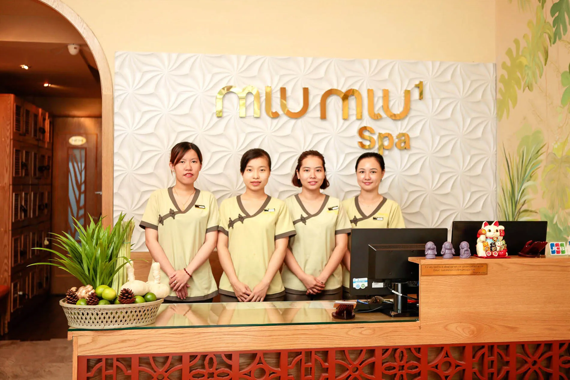 Khách hàng thư giãn tại miumiu Spa
