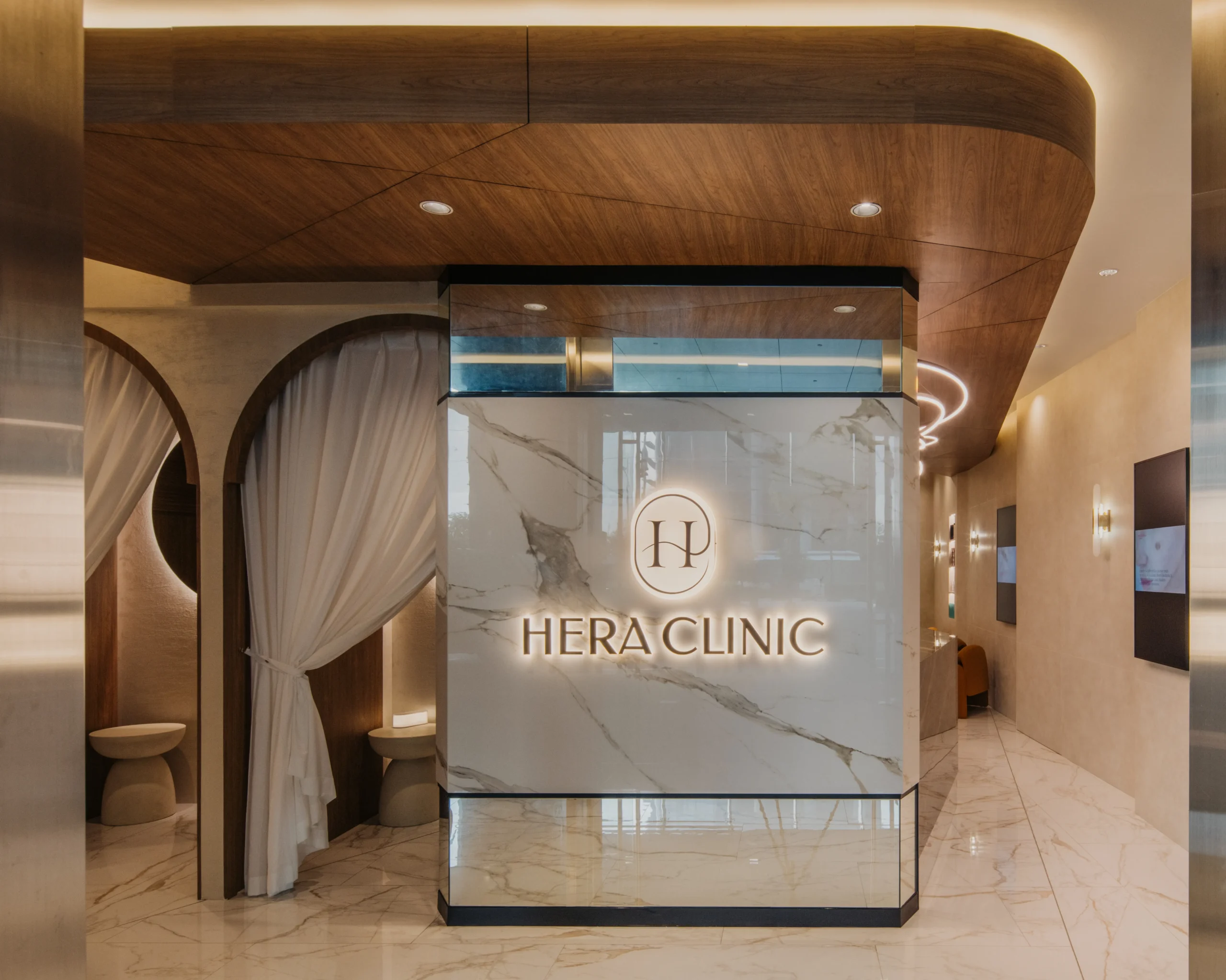 Khách hàng thư giãn tại Hera Medical Spa