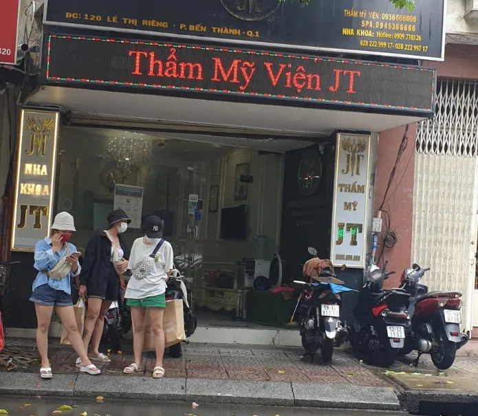 Khách hàng thư giãn tại Thẩm Mỹ Thanh Lệ