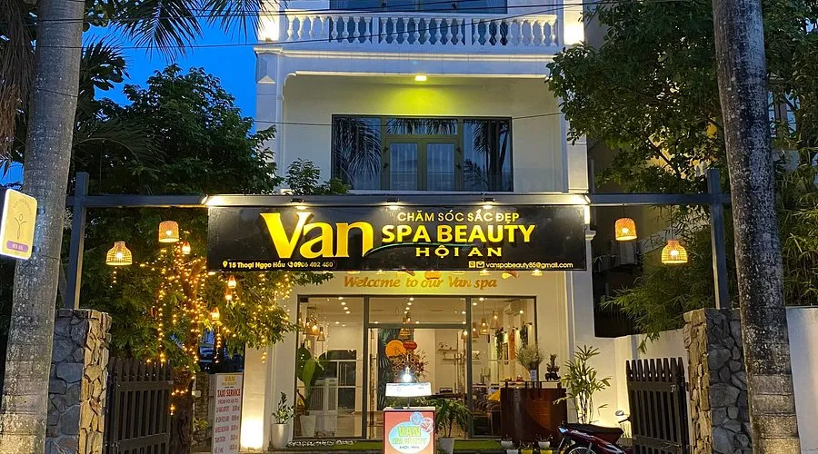 Khách hàng thư giãn tại VẠN AN SPA