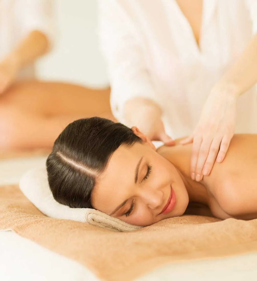 Khách hàng thư giãn tại LOVESKIN SPA