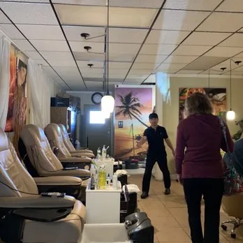 Khách hàng thư giãn tại Hami Spa & Nailroom