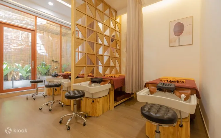 Khách hàng thư giãn tại YUBII SPA