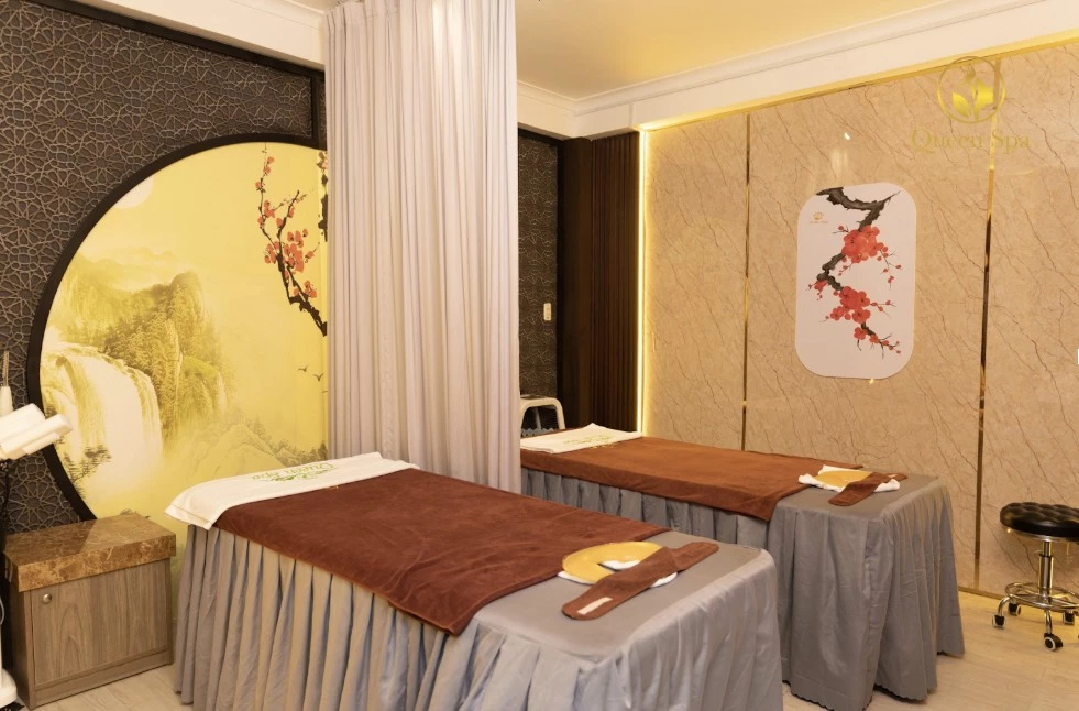 Khách hàng thư giãn tại Queen Spa
