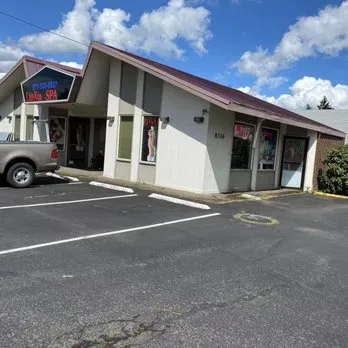 Khách hàng thư giãn tại Lan Lan