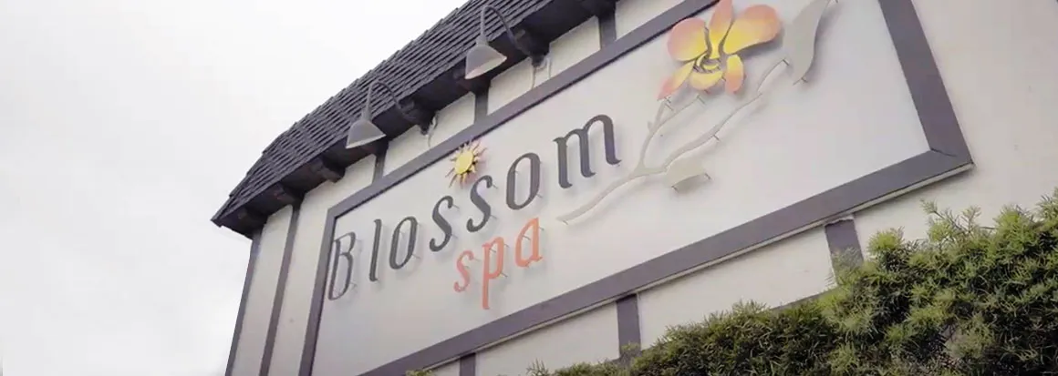 Khách hàng thư giãn tại Blossom