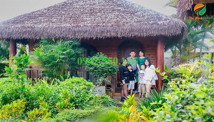 Khách hàng thư giãn tại Nhà Dì Ba 1