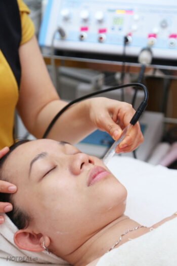 Khách hàng thư giãn tại Thuỳ Anh Beauty Spa