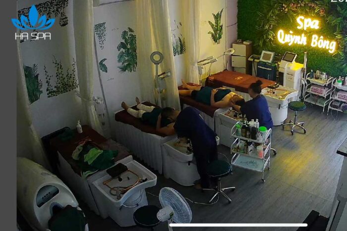 Khách hàng thư giãn tại Spa Quỳnh Bông