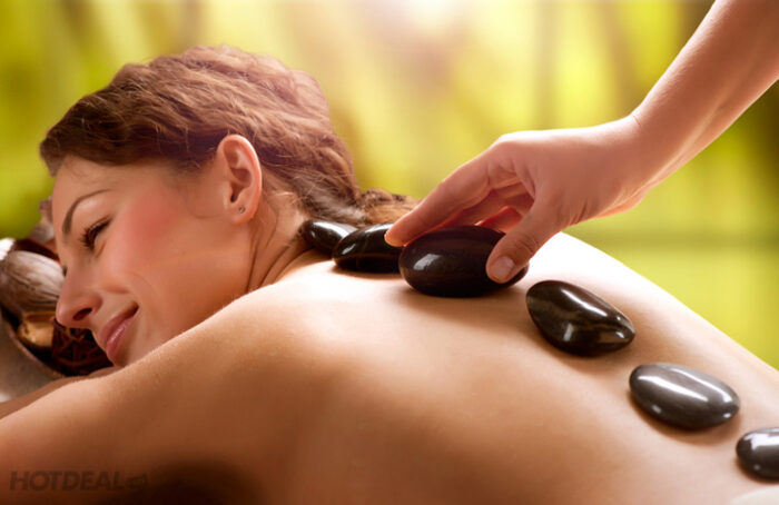 Khách hàng thư giãn tại Hoàng Ngân Spa