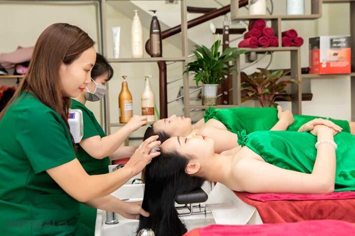 Khách hàng thư giãn tại HP Spa