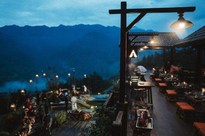 Khách hàng thư giãn tại Au Mont