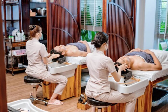 Khách hàng thư giãn tại Spa Mỹ Nguyễn