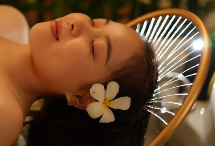 Khách hàng thư giãn tại Mint Quận 10