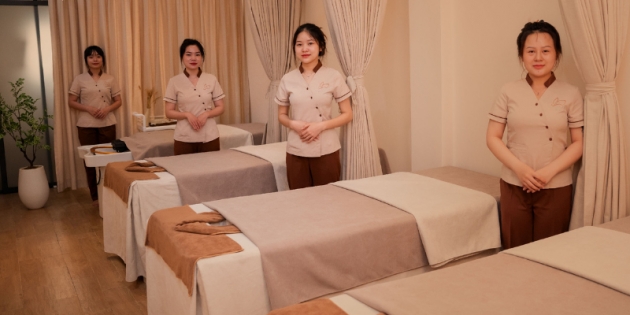 Khách hàng thư giãn tại SAM Beauty