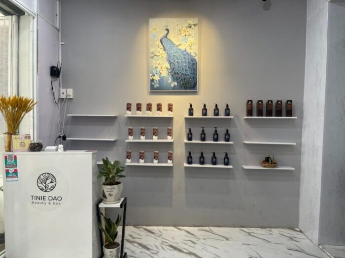 Khách hàng thư giãn tại Tinie Dao Spa