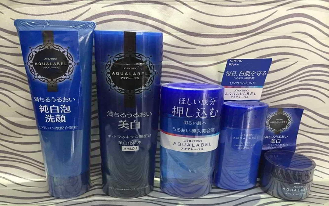 bộ chăm sóc da mặt Transino cho nhu cầu dưỡng sáng