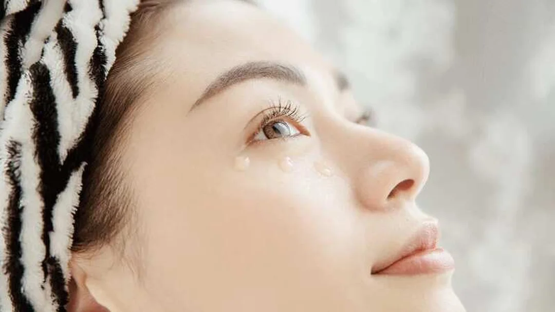 cách chăm sóc da mặt khi da đỏ rát và nhạy cảm