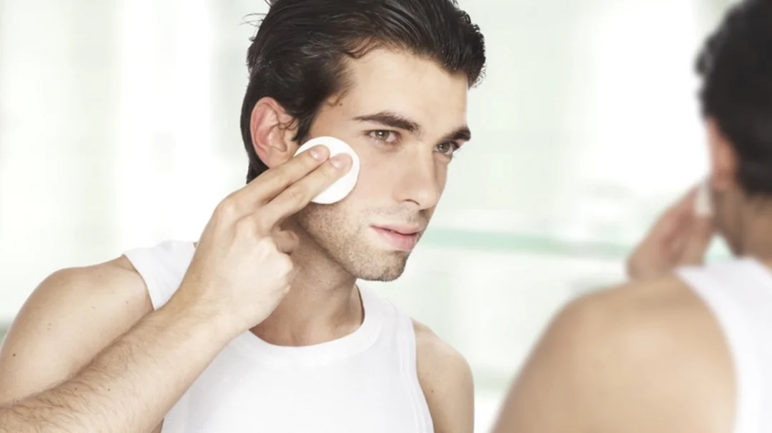 chăm sóc da mặt cho nam với kem chống nắng và toner