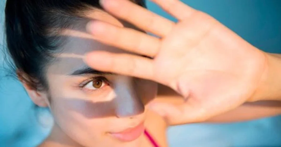 chăm sóc da sau lăn kim với chống nắng và che chắn ngoài trời