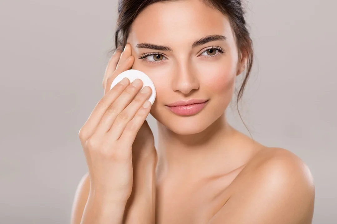 hướng dẫn chăm sóc da mặt với bước tẩy trang và làm sạch nền da