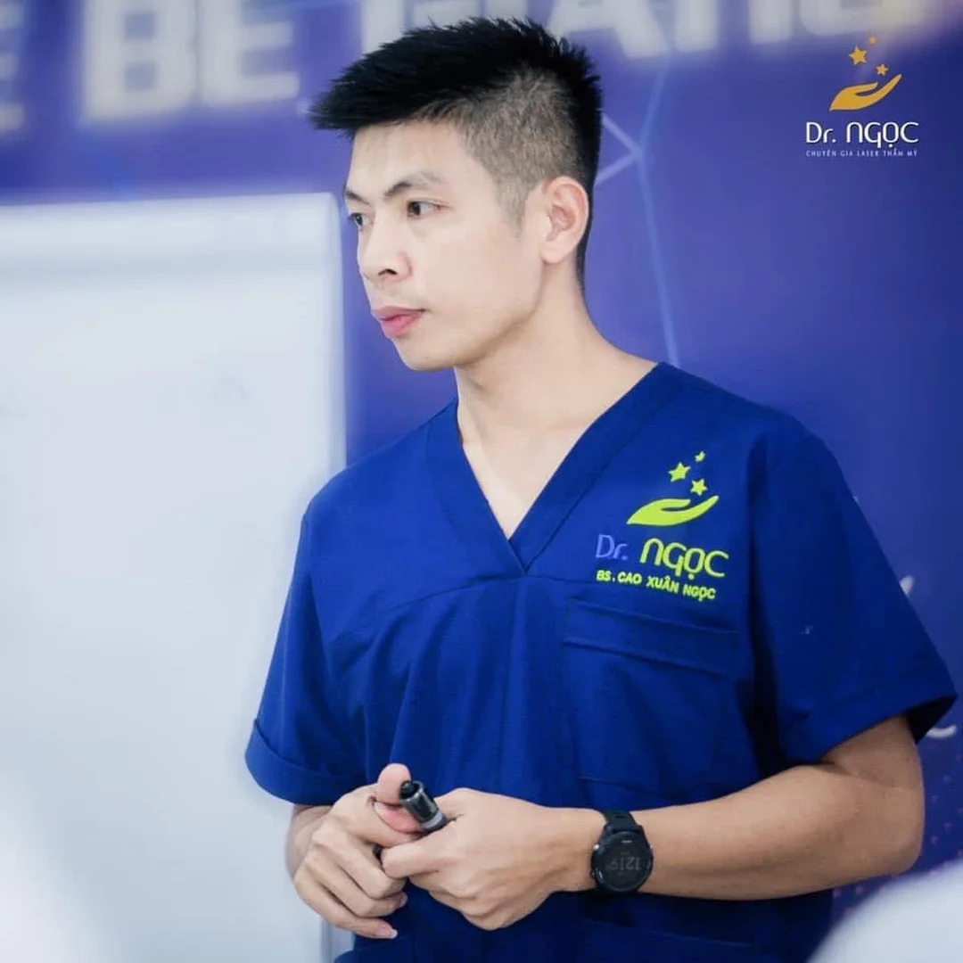 nguyên nhân da dầu mụn và bít tắc lỗ chân lông