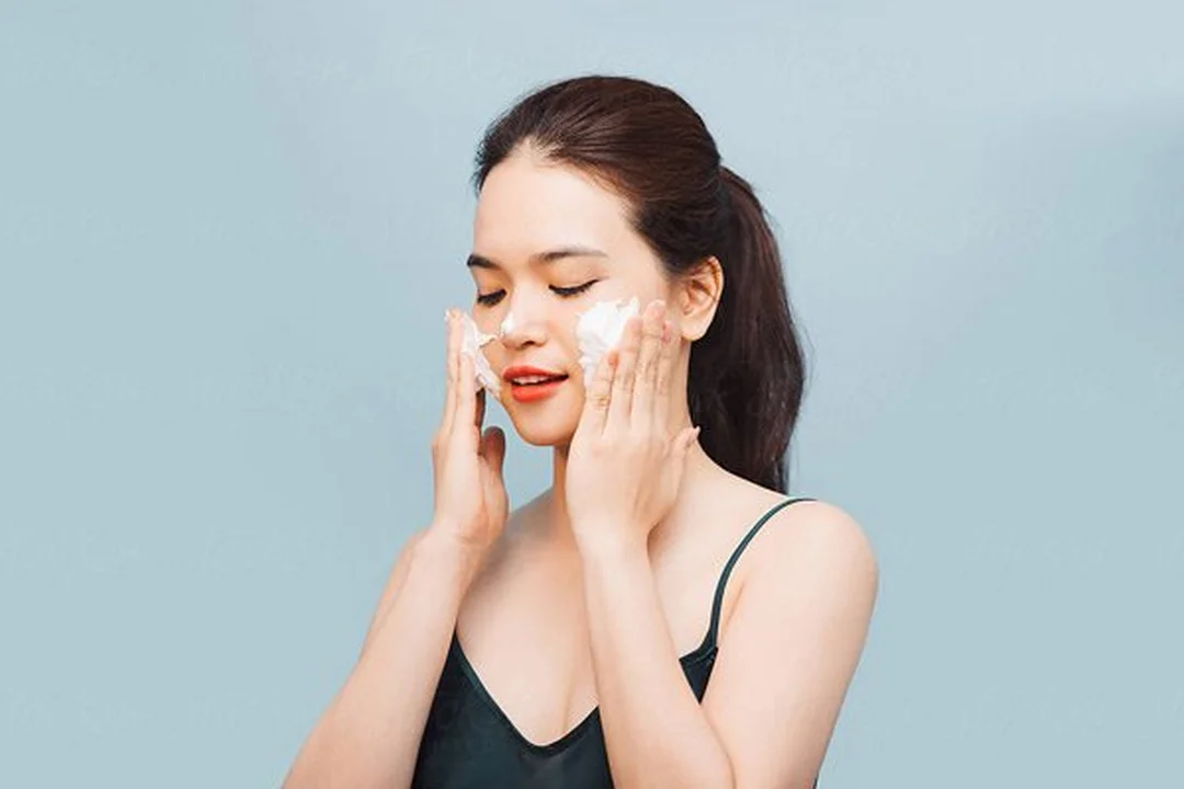 Thói quen làm nặng thêm tình trạng cách chăm sóc da mụn chưa hiệu quả