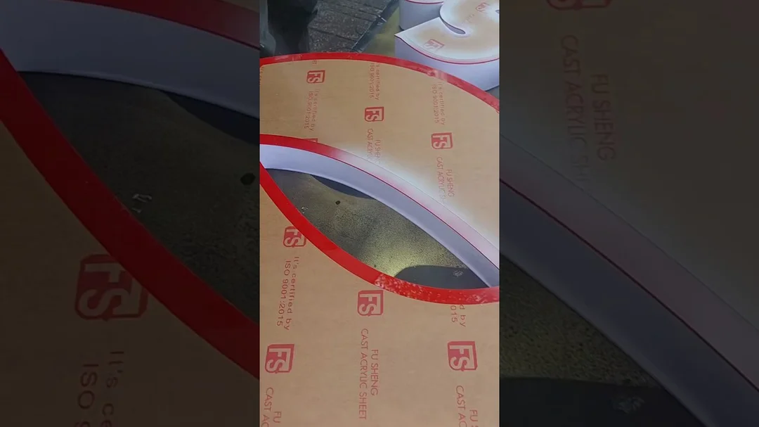 Video thi công chữ mica LED cho biển quảng cáo spa chăm sóc da