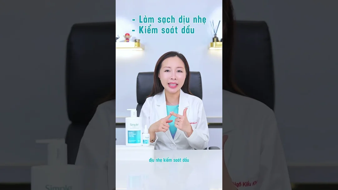 Bác sĩ chia sẻ quy trình chăm sóc da mụn chuẩn khoa học