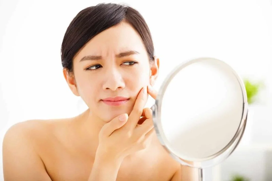 các bước chăm sóc da buổi tối với toner serum và retinol