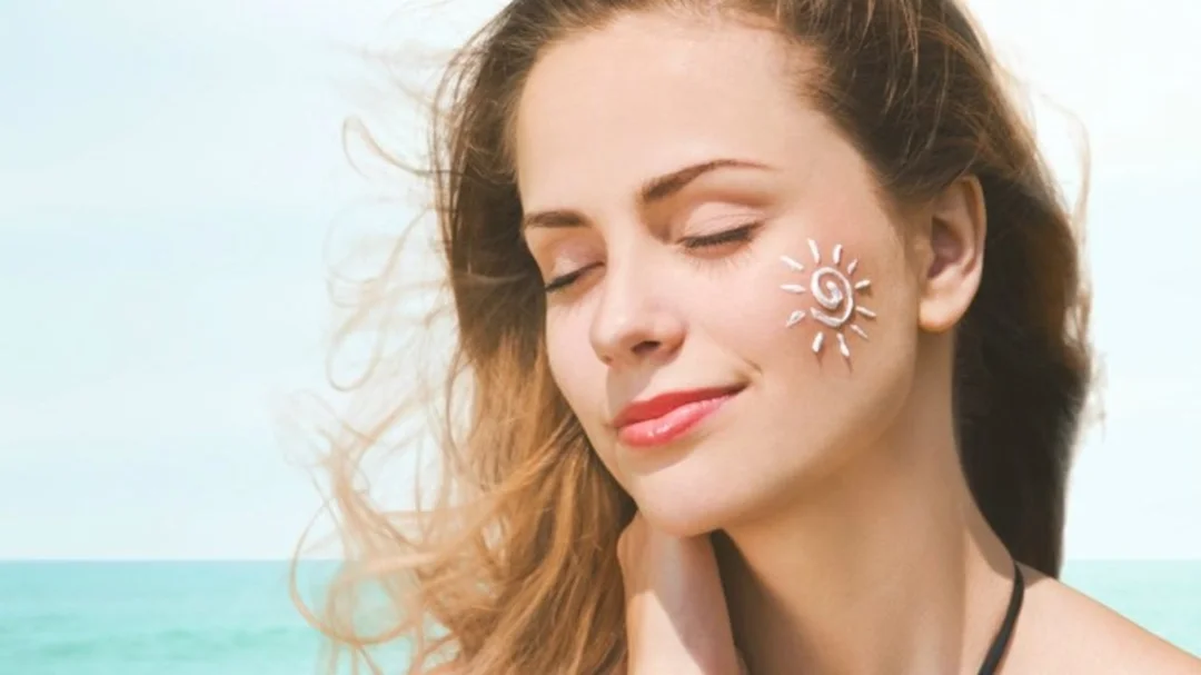 cách chăm sóc da mặt hằng ngày với kem chống nắng