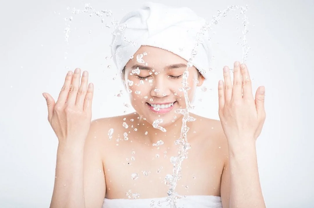 cách chăm sóc da mặt hằng ngày với thói quen chăm da tại nhà